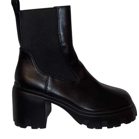 PRETTY LITTLE THINGS Chunky Sole MotoCulture Booties Black in Size 8 - Picture 5 of 9